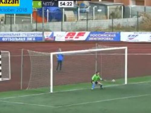 Incredibile in Russia, Norik Avdalyan realizza un rigore con salto mortale