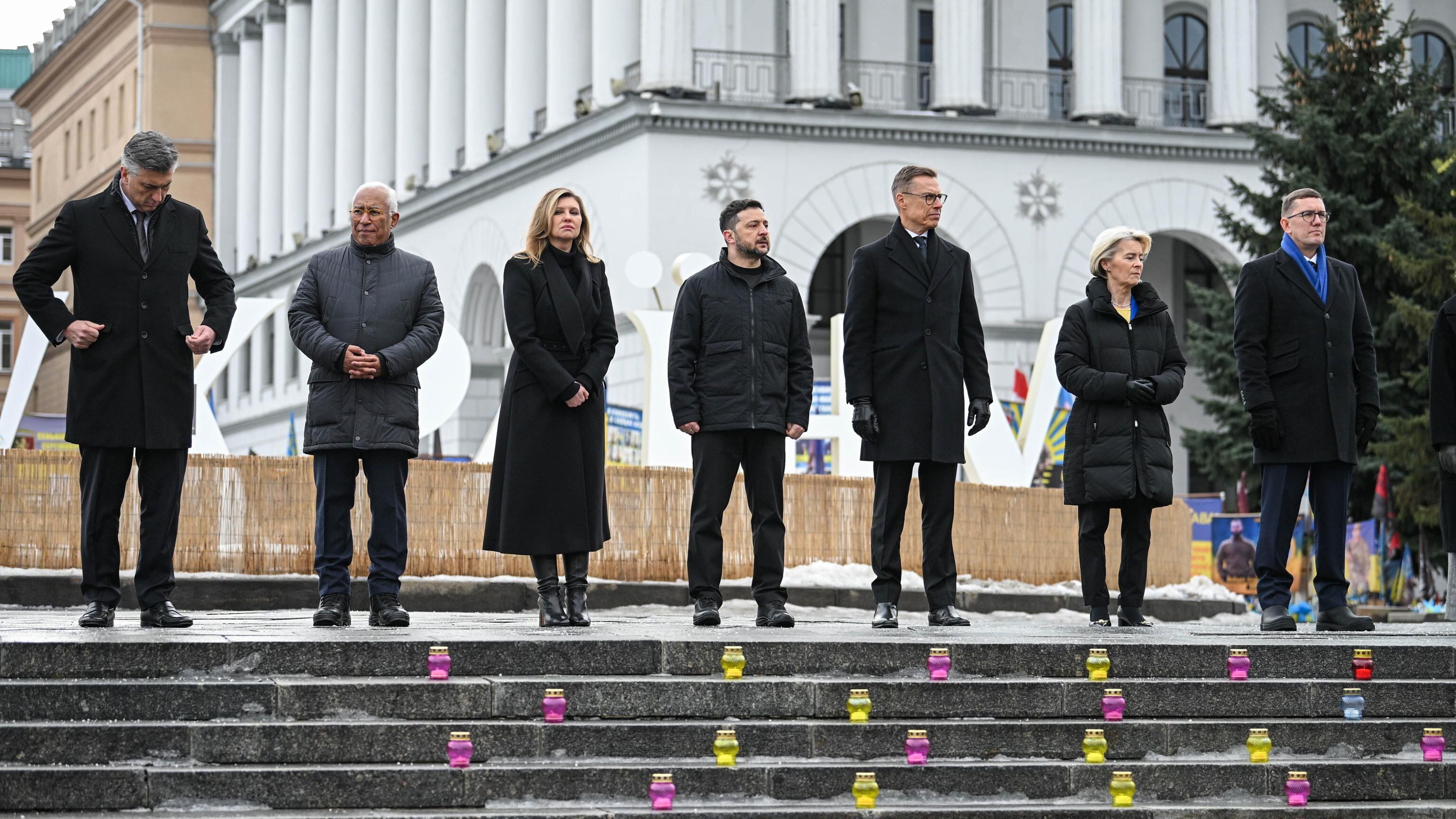 Zelensky, appello dal bunker. E Putin: "La guerra va avanti"