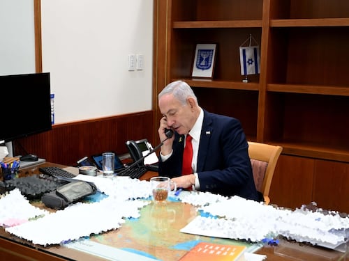 Quel dettaglio nascosto nella foto di Netanyahu nel bunker