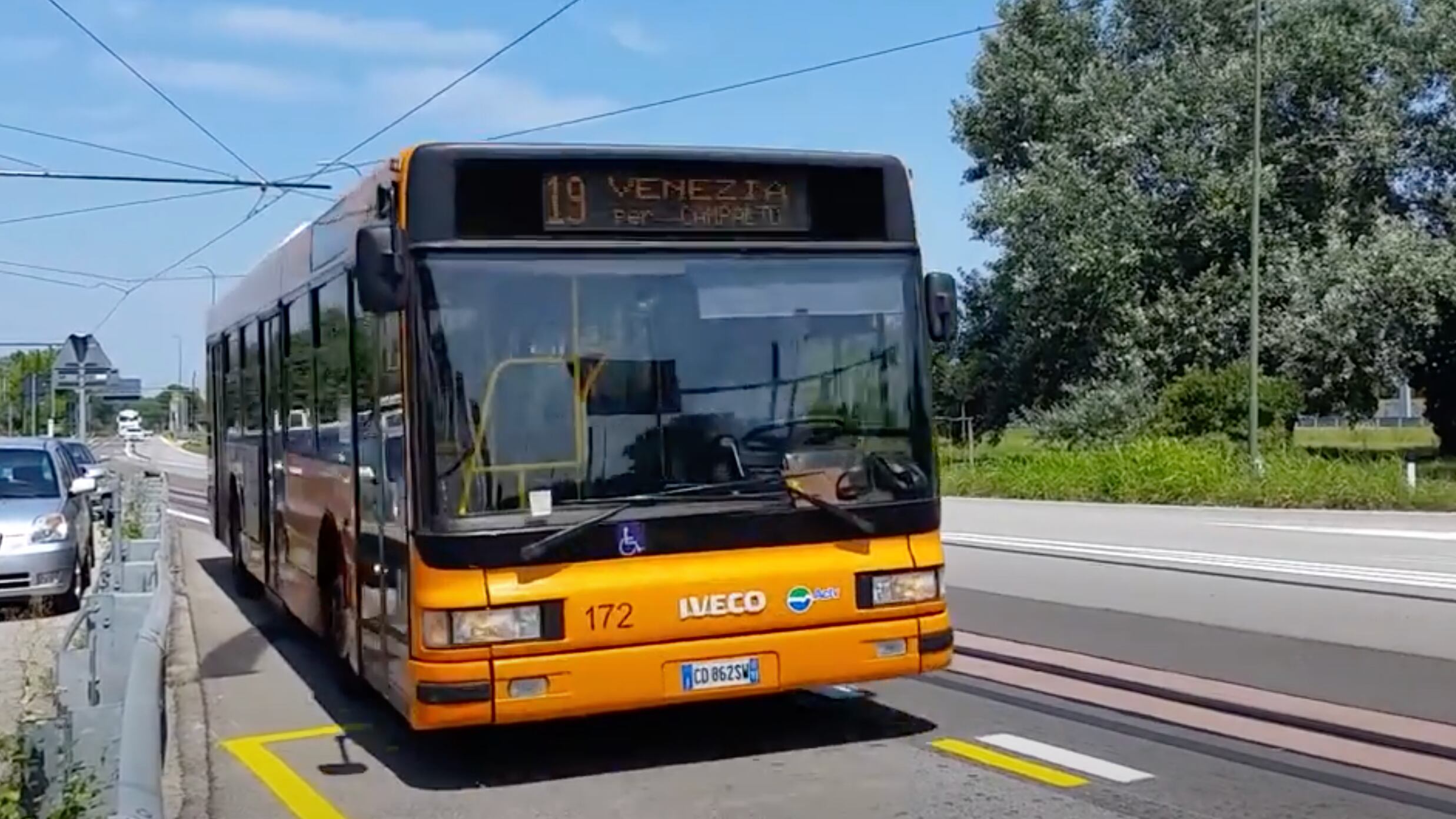 Pestarono l'autista di un bus, fermati e liberati 4 borseggiatori stranieri