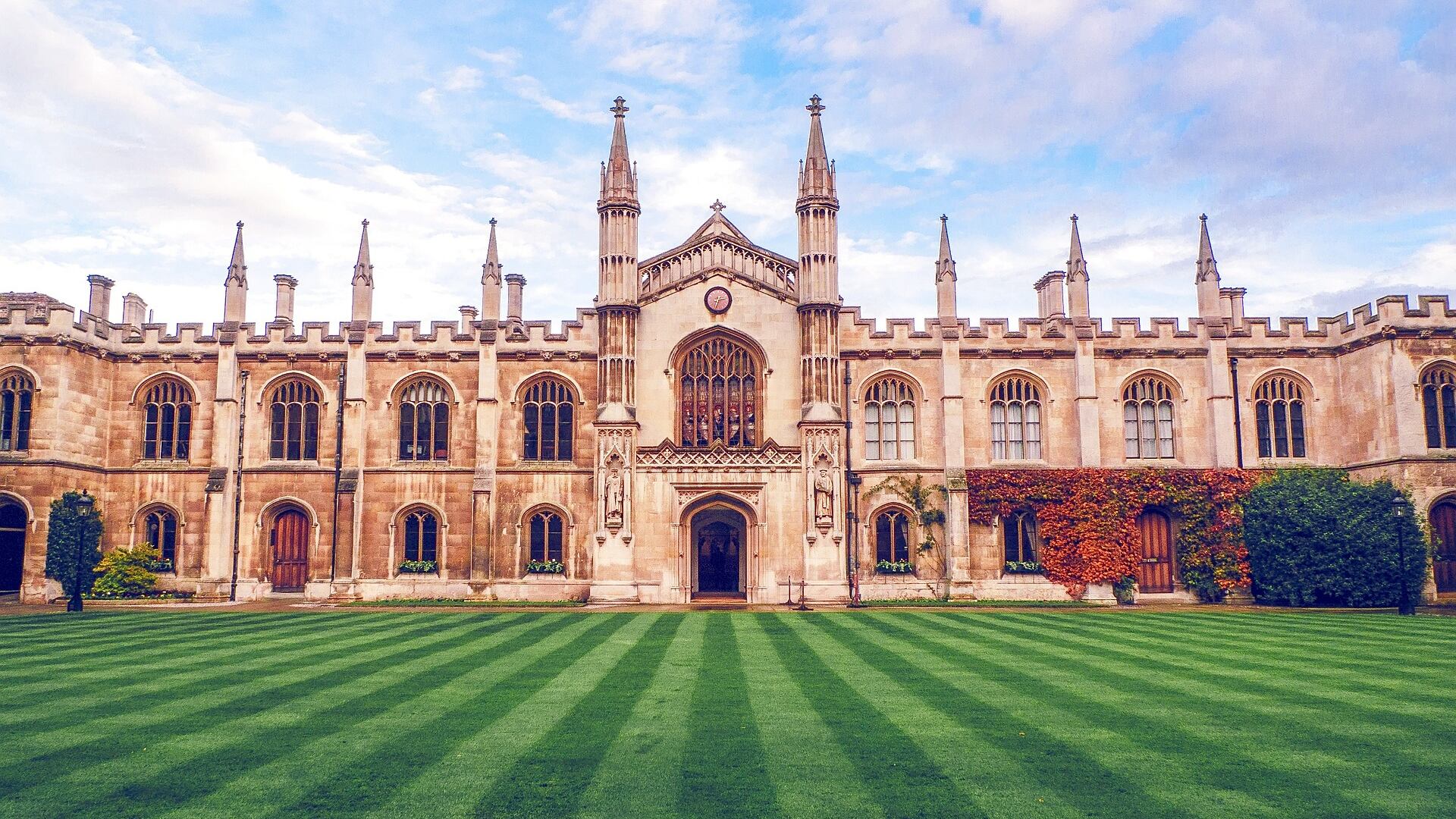 Cambridge salva la libertà di pensiero. "Sì alle opinioni anche se sono offensive"