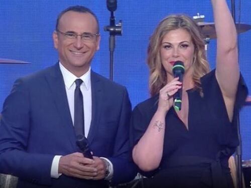 Wind Music Awards, anche la fanpage di Carlo Conti difende la Incontrada