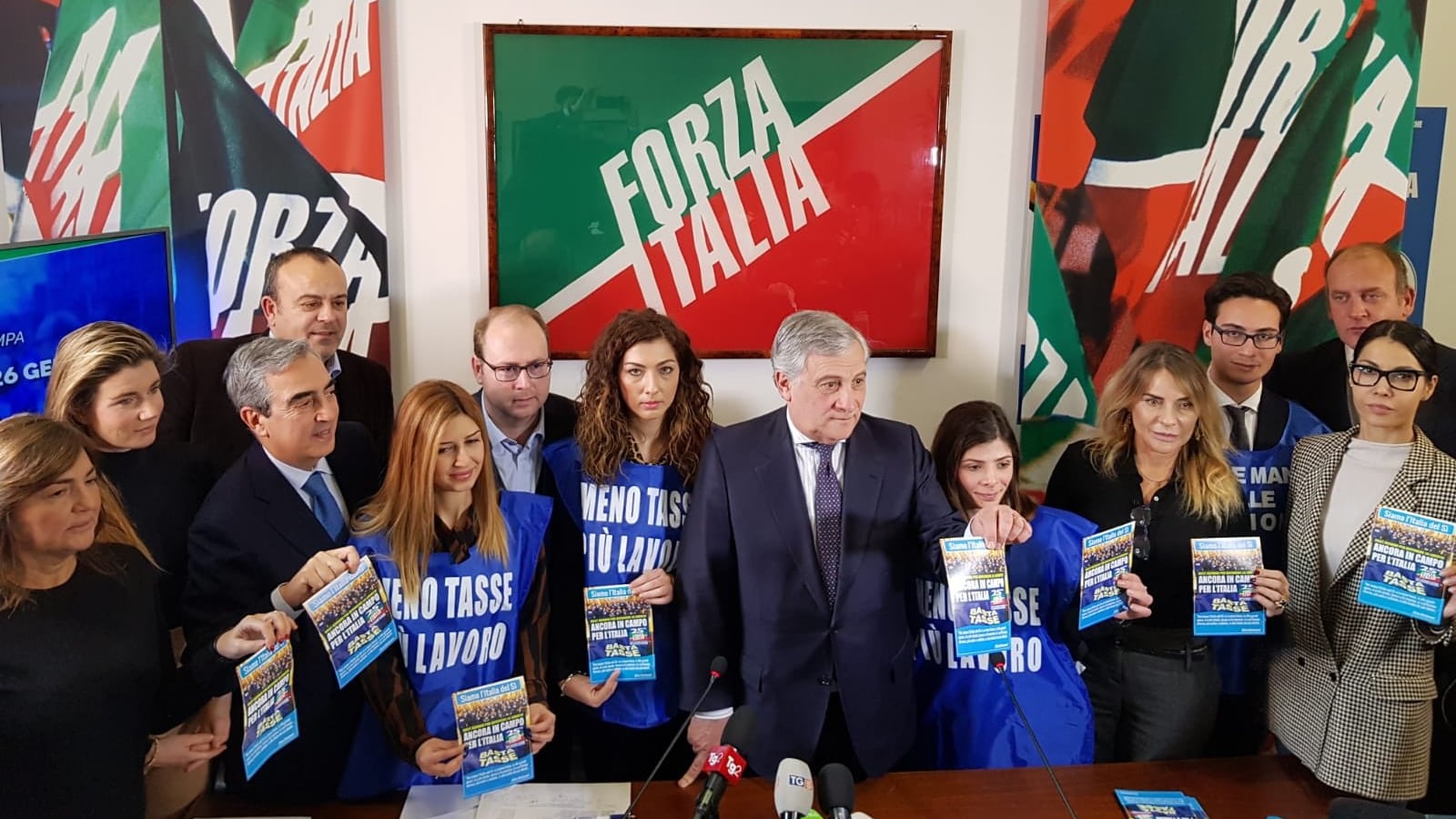 Gilet azzurri e mille gazebo Tajani: "Siamo l'Italia del sì"