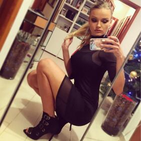 Mercedesz Henger in bikini sulla neve 14