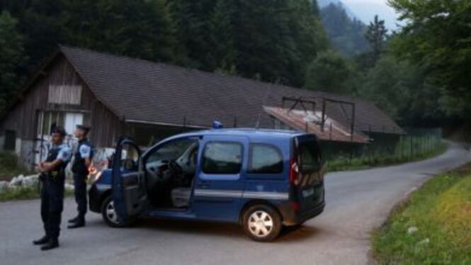 Tocca a una bimba di 7 anni aiutare gli investigatori a trovare i killer dei genitori