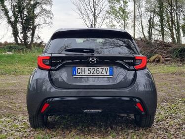 Mazda2 Hybrid prova su strada: guarda le foto 9