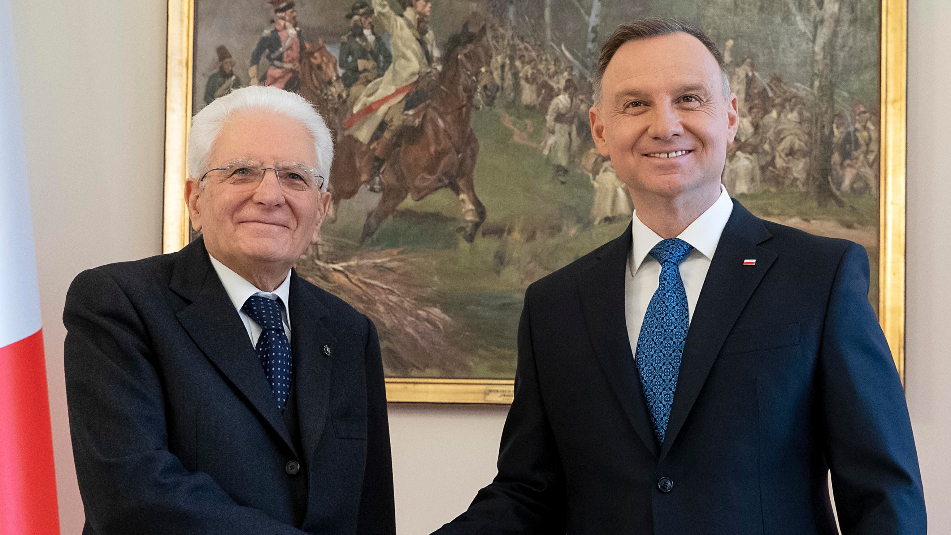 "Regole preistoriche". Mattarella in Polonia bacchetta l'Ue sui migranti