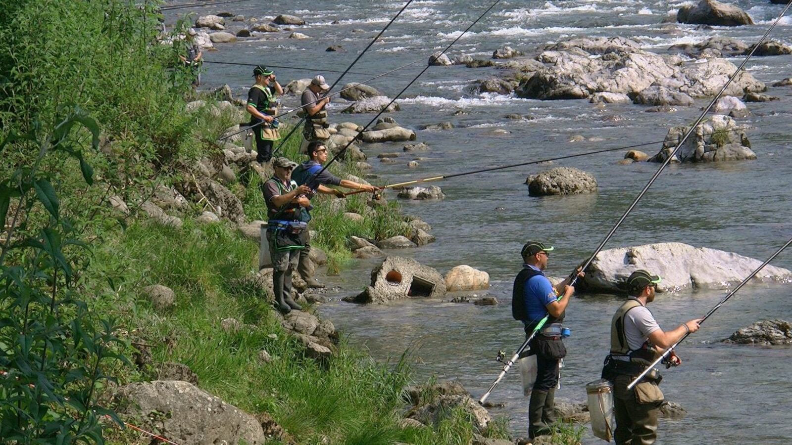 La trovata green: basta trote. Infuriati pescatori e aziende