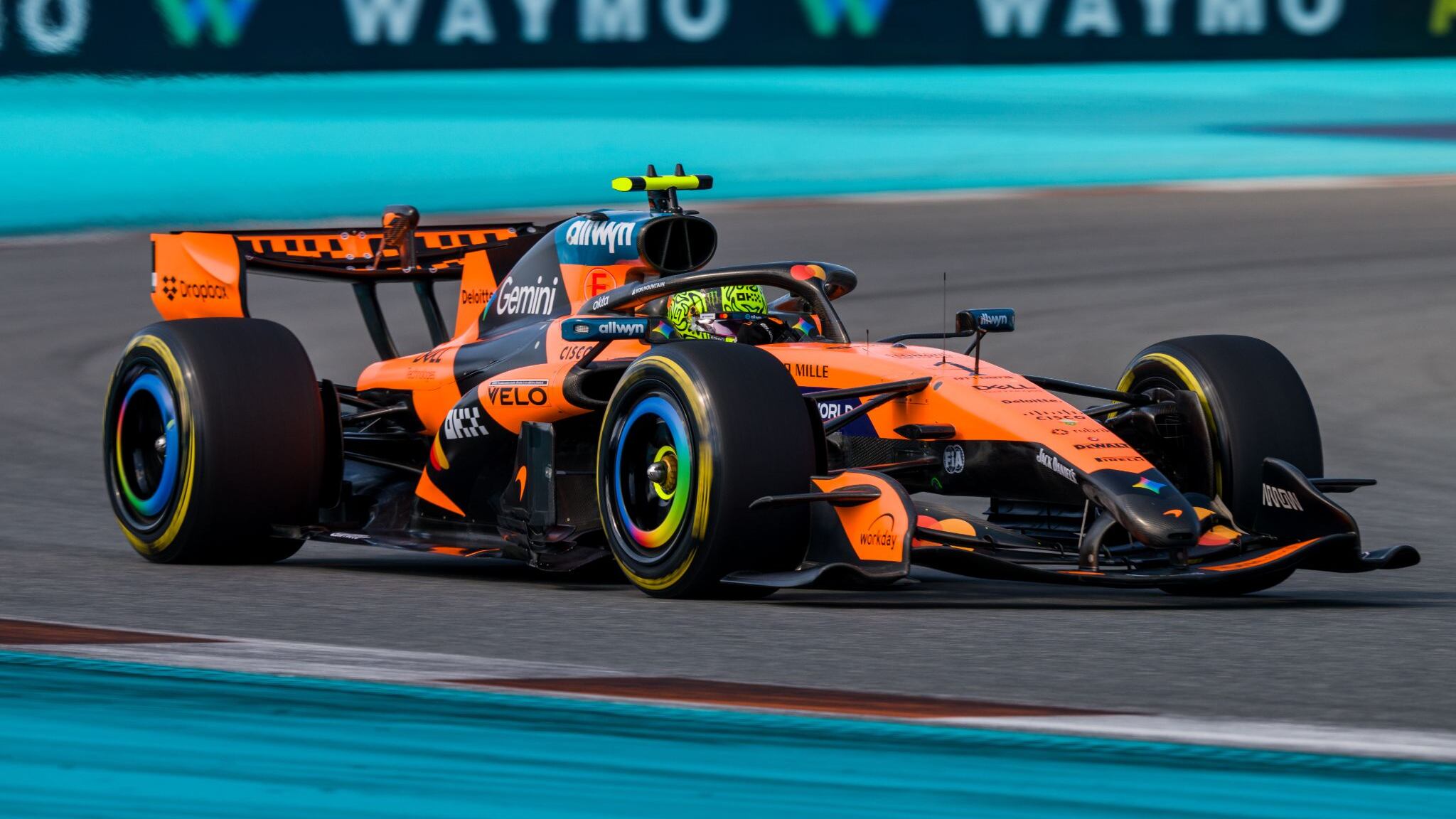 F1, la McLaren rinasce a Miami: nella sprint race, doppietta Norris-Piastri, Leclerc terzo