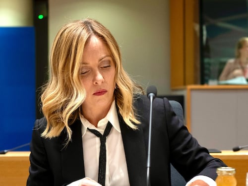 "Numeri disastrosi". Ma il governo smentisce i grillini sulla povertà