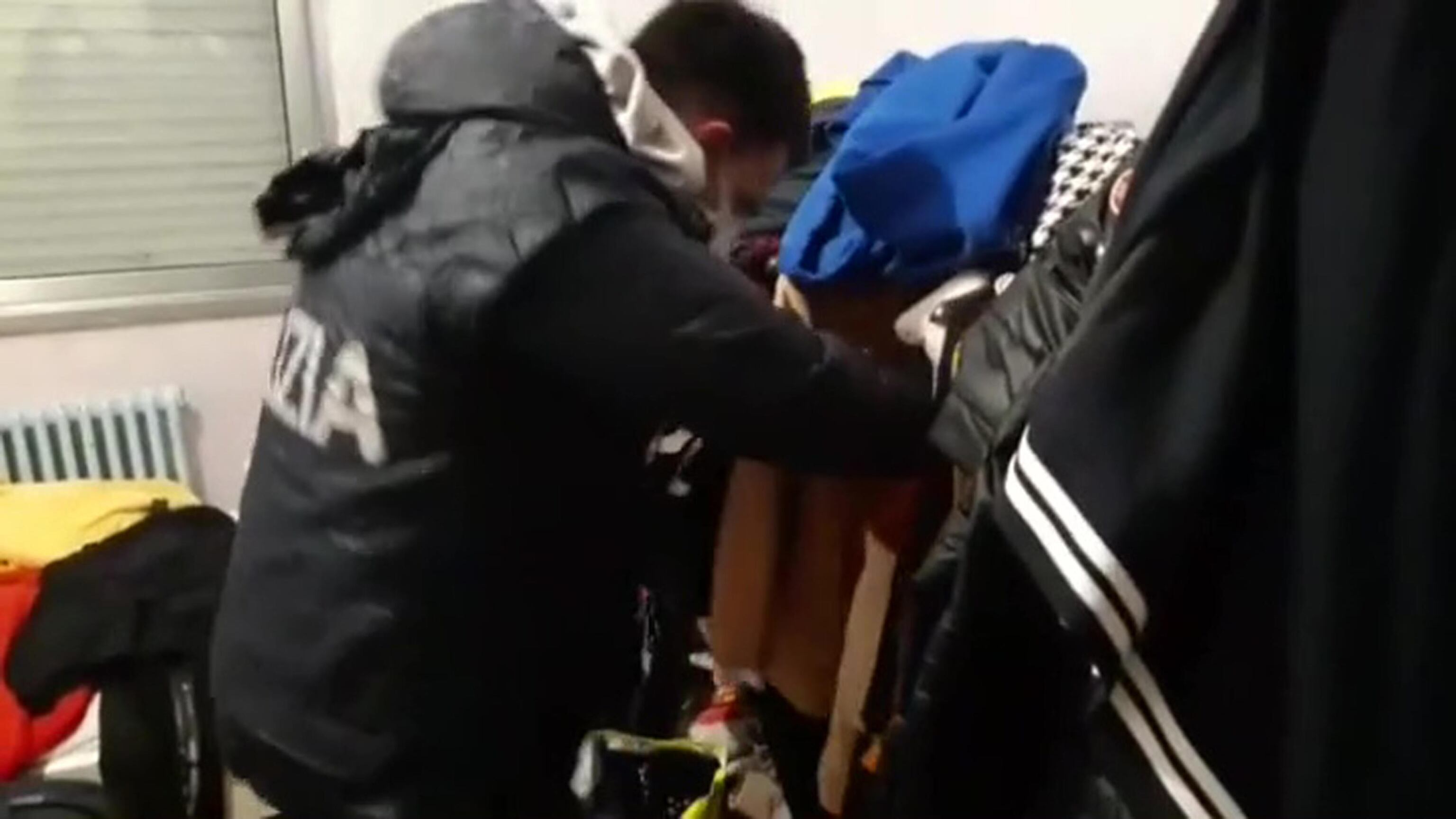 Fermato per le aggressioni, ma nega: "Ero lì per guardare..."