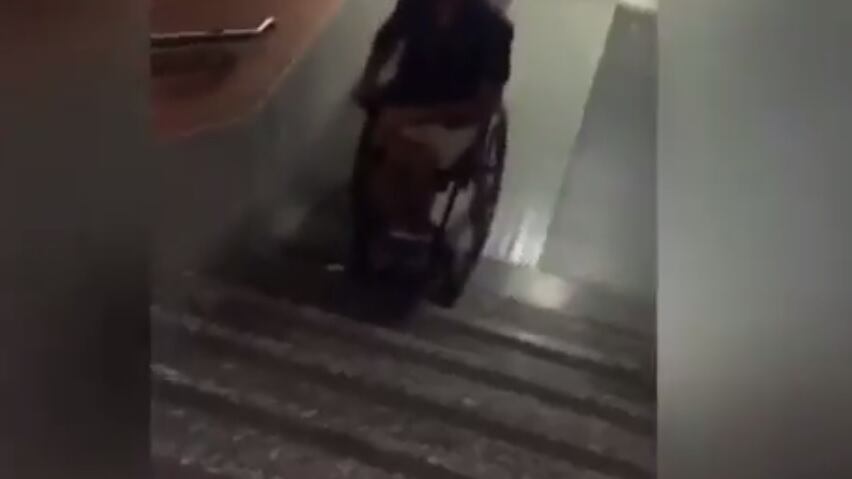 Roma, un altro disabile bloccato nella metro per gli ascensori rotti