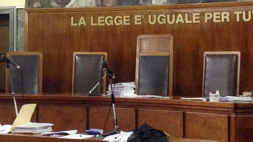 Uccide il padre per difendere la madre: assolto il 20enne