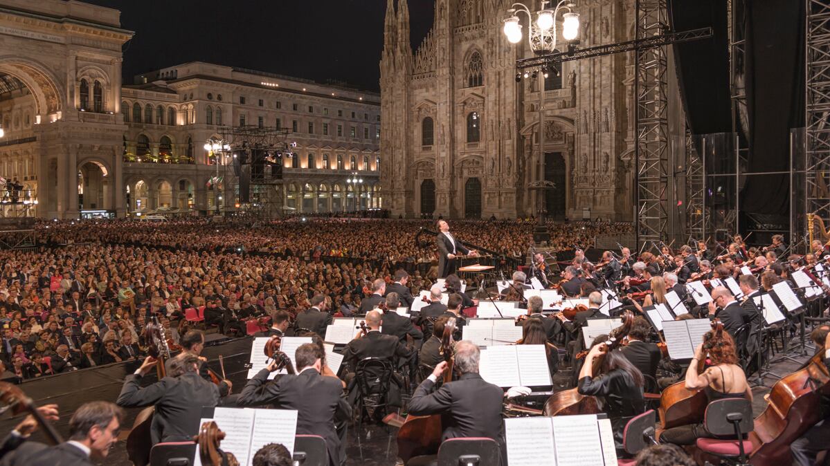 La valanga azzurra ora punta su Milano