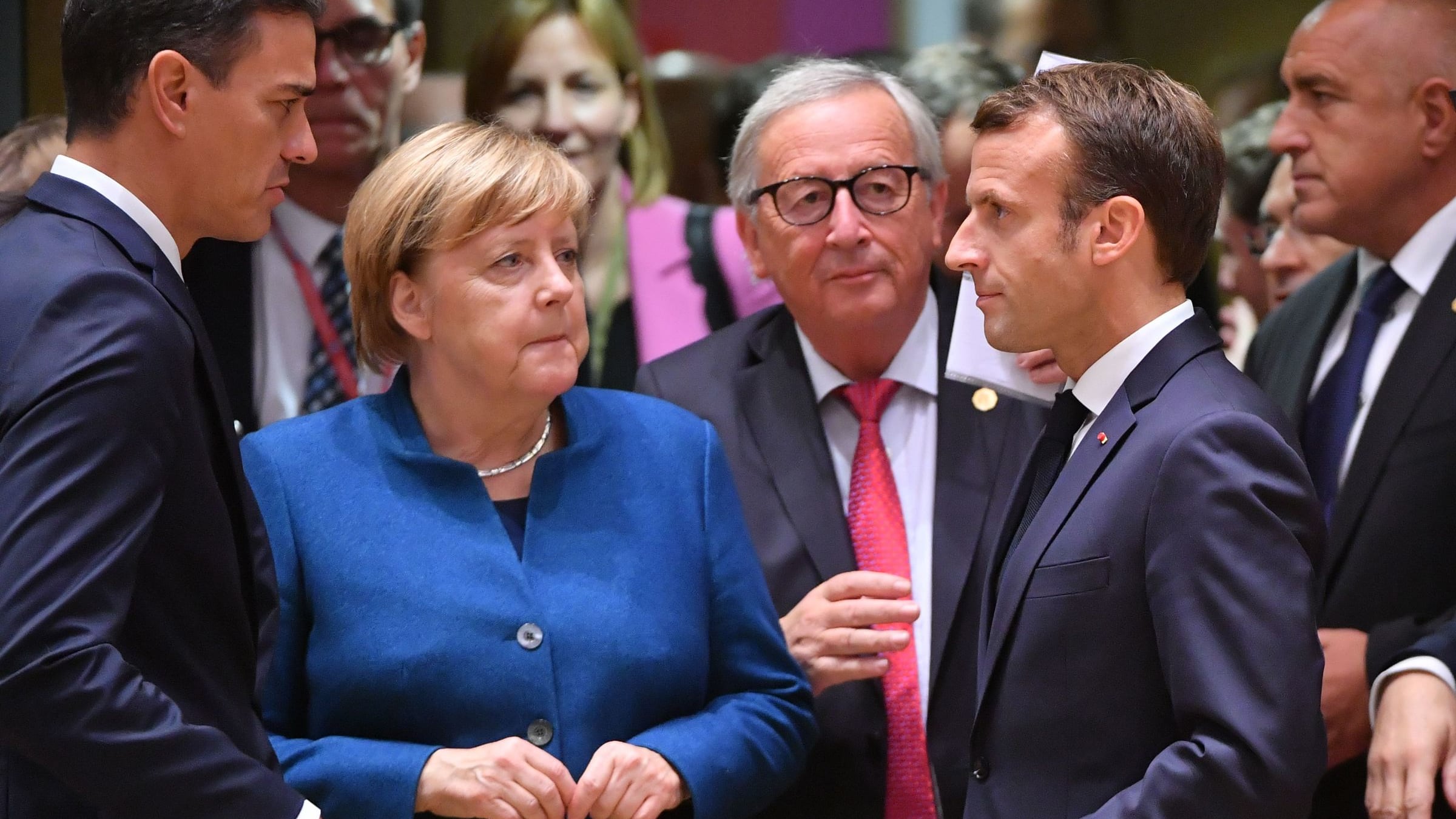 Macron lancia Merkel al "governo" della Ue Il rebus delle nomine