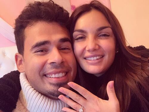 Elettra Lamborghini mostra l'anello sui social: "Mi sposo"