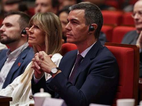 Salis esulta: "Ciao Orbán". Ma non si farà processare