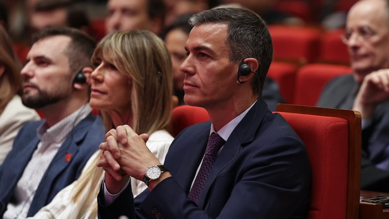 Altri guai per Sanchez: rinviata a giudizio la moglie. Il governo spagnolo: “Persecuzione e accanimento”