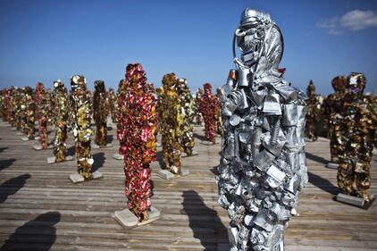Trash people, i rifiuti diventano opere d'arte 5