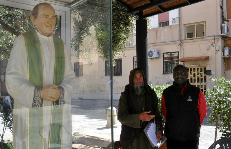 Da dieci anni in Italia, ma rischia l'espulsione. Il frate missionario Biagio Conte inizia il digiuno 2