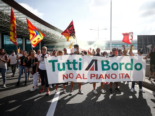 Scontri a Fiumicino. Sul tavolo del governo atterra il caso Alitalia