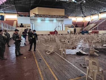 Attentato nelle Filippine, 11 morti e 45 feriti: le immagini choc 2