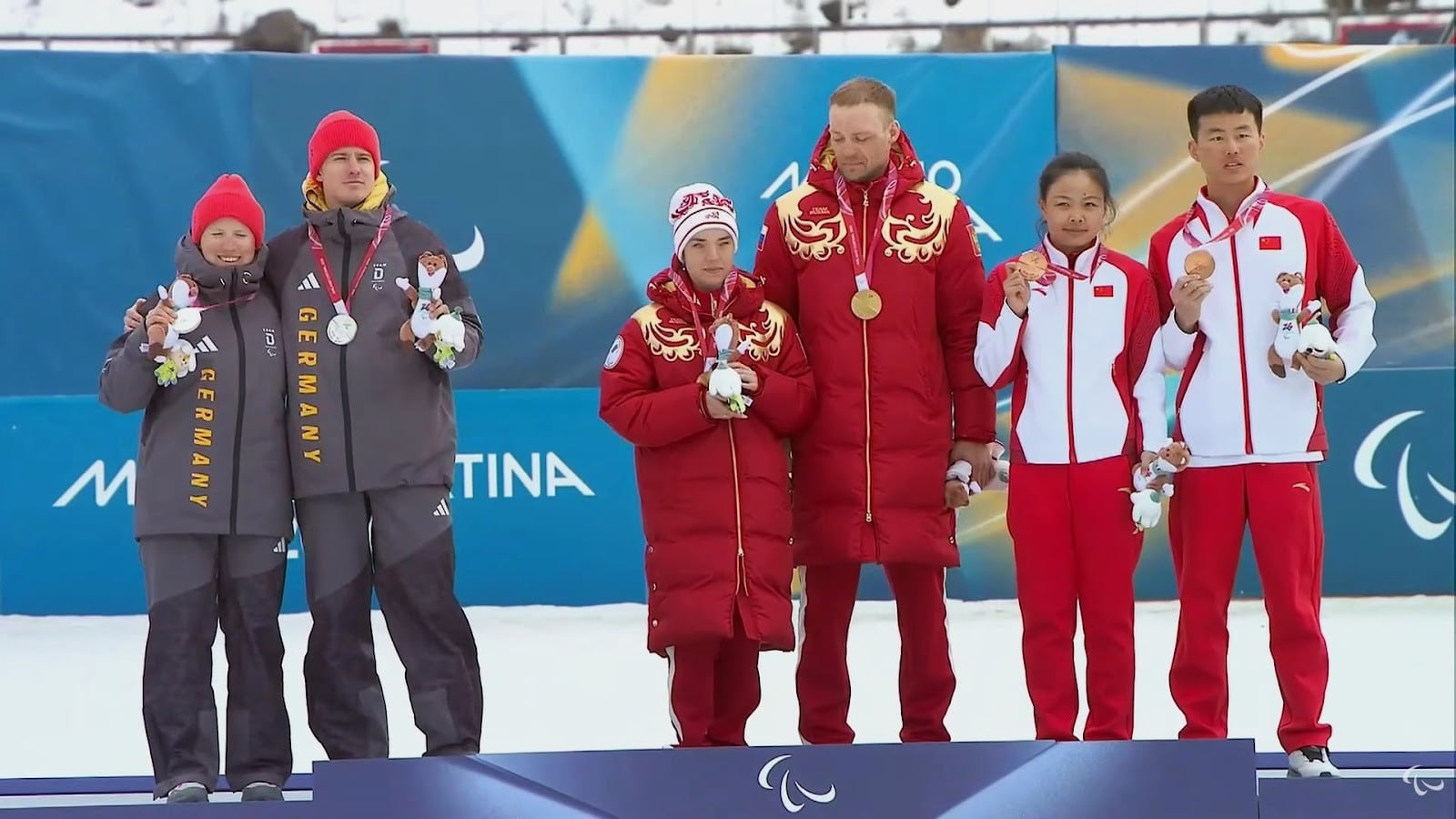 Paralimpiadi, atleta tedesca sul podio non si fa fotografare con la medaglia d'oro russa: cosa è successo