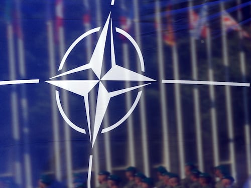 Iran, Guatemala e Balcani: le ombre dietro gli interventi Nato