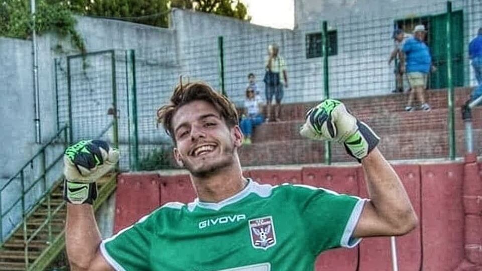 L'incidente stradale in auto con gli amici: così muore il giovane portiere