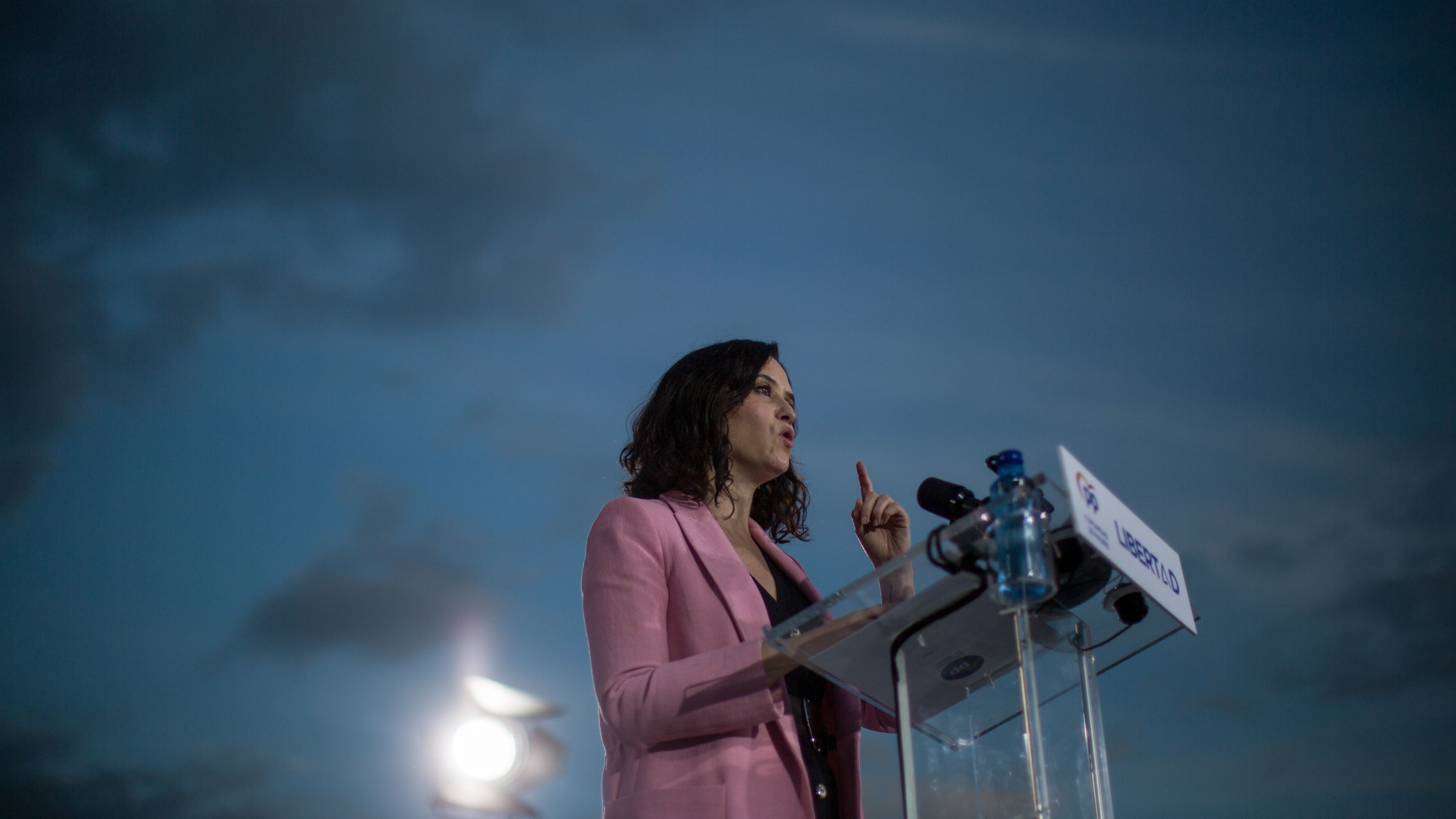 Guerra Ayuso-Casado: la destra spagnola nel caos per la guerra delle spie