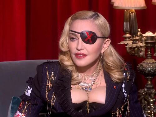 Molestie, l'accusa di Madonna: "Ho tollerato Harvey Weinstein"