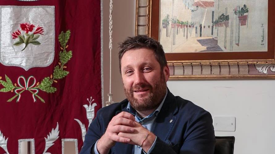Giudice vieta al sindaco leghista di dormire a casa coi figli