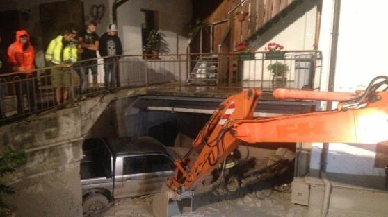 "Un boato, poi è arrivata tutta quell'acqua nera"