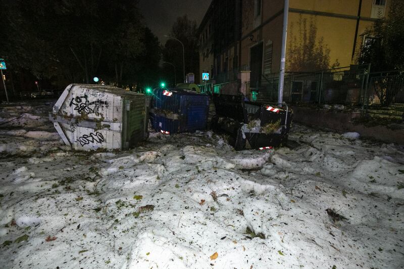 Roma in tilt per la grandine, strade inondate da acqua e ghiaccio 11