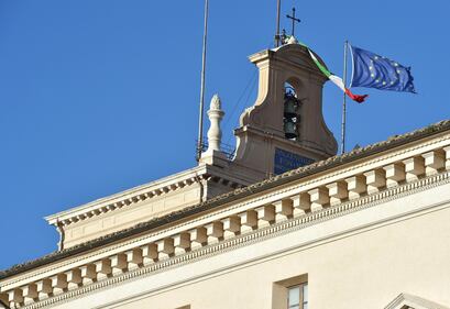 Si strappa il tricolore sul Quirinale 7
