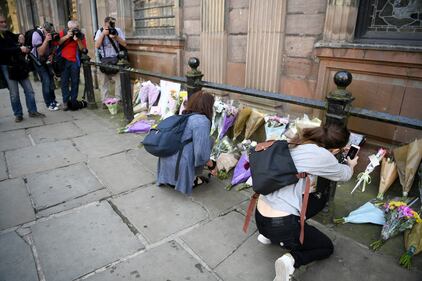 Attentato a Manchester, gli omaggi per le 22 vittime 10