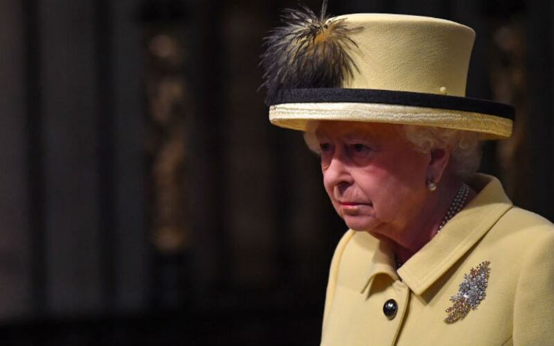 Kate Middleton ed Elisabetta II, stili a confronto 11