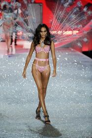 Victoria's Secret, sexy show tra due mesi: le modelle si preparano 19