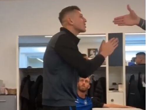 Atalanta, rubato l'album delle figurine a Gollini: il video del Papu Gomez diventa virale