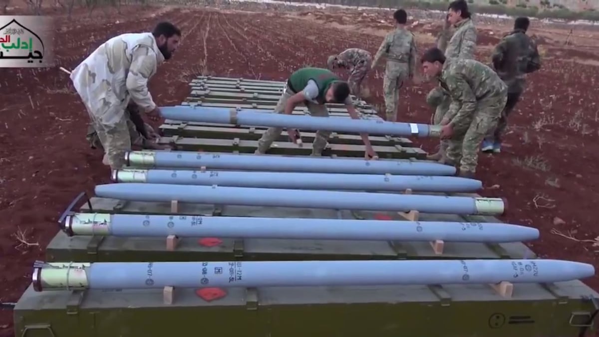 Siria, la Coalizione consegna lanciarazzi d'artiglieria ai ribelli