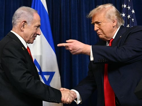 New York Times: “Usa e Israele preparano nuovi attacchi all’Iran dopo le midterm”. E Trump avverte: “Accadrà qualcosa molto presto”