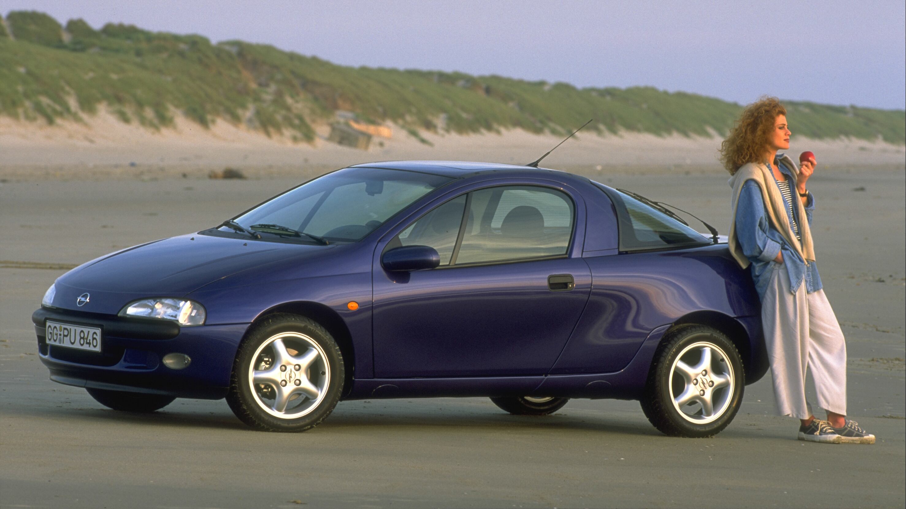 Opel Tigra compie 30 anni: la coupé che piaceva ai giovani