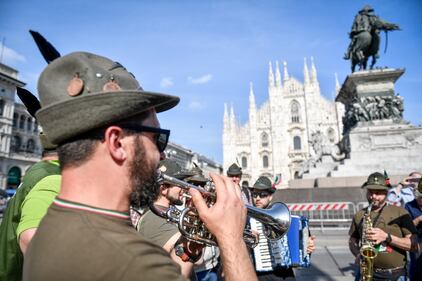 Adunata del Centenario: la città di Milano invasa dagli Alpini  1