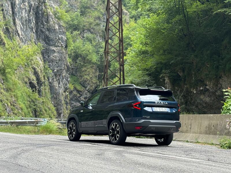 Dacia Bigster Hybrid: guarda la gallery del nuovo SUV ibrido full 1