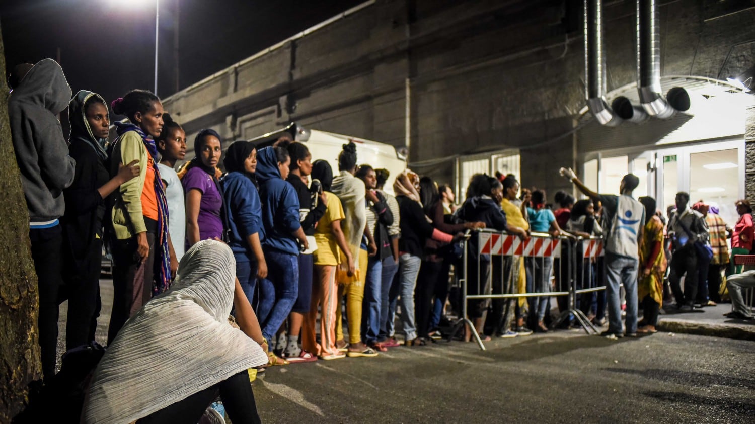 Chiusi tutti i confini con l'Italia: Milano invasa da 3300 migranti