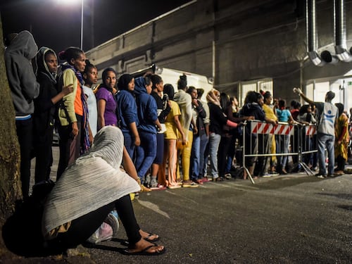 Chiusi tutti i confini con l'Italia: Milano invasa da 3300 migranti