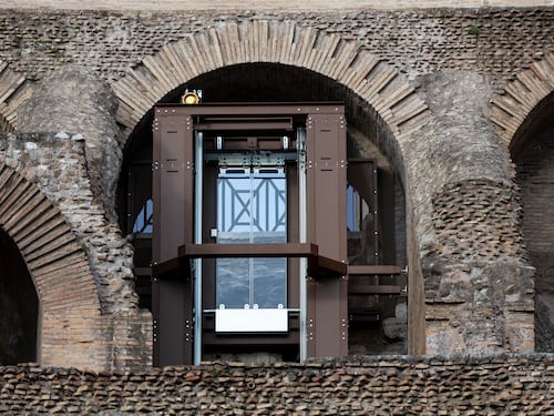 Roma, debutta l'ascensore del Colosseo