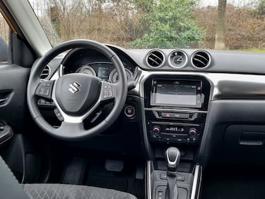 Suzuki Vitara Hybrid 140V: guarda le foto 3