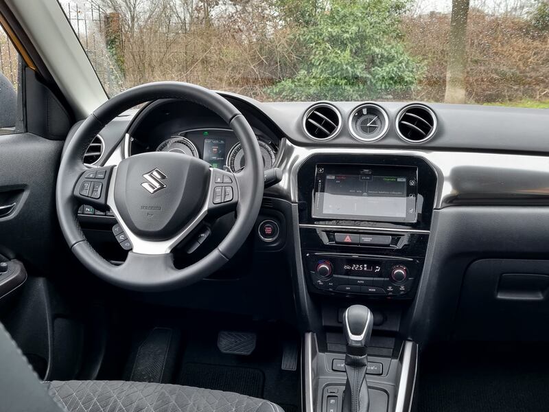 Suzuki Vitara Hybrid 140V: guarda le foto 3