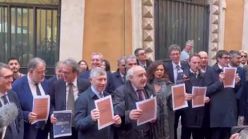 "Manca solo il prete". Il disastroso flash mob della sinistra per il Manifesto di Ventotene